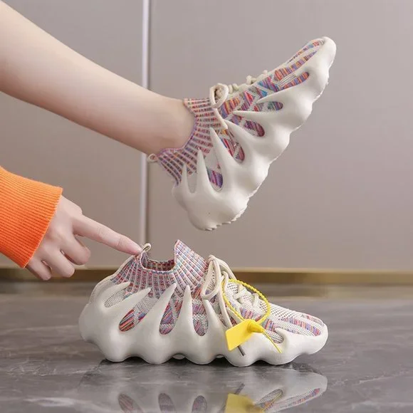 Cream Sneaker - Picture 1 of 3